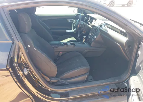 2019 Ford Mustang Ecoboost z USA, uszkodzony, nr VIN 1FA6P8TH7K5106088